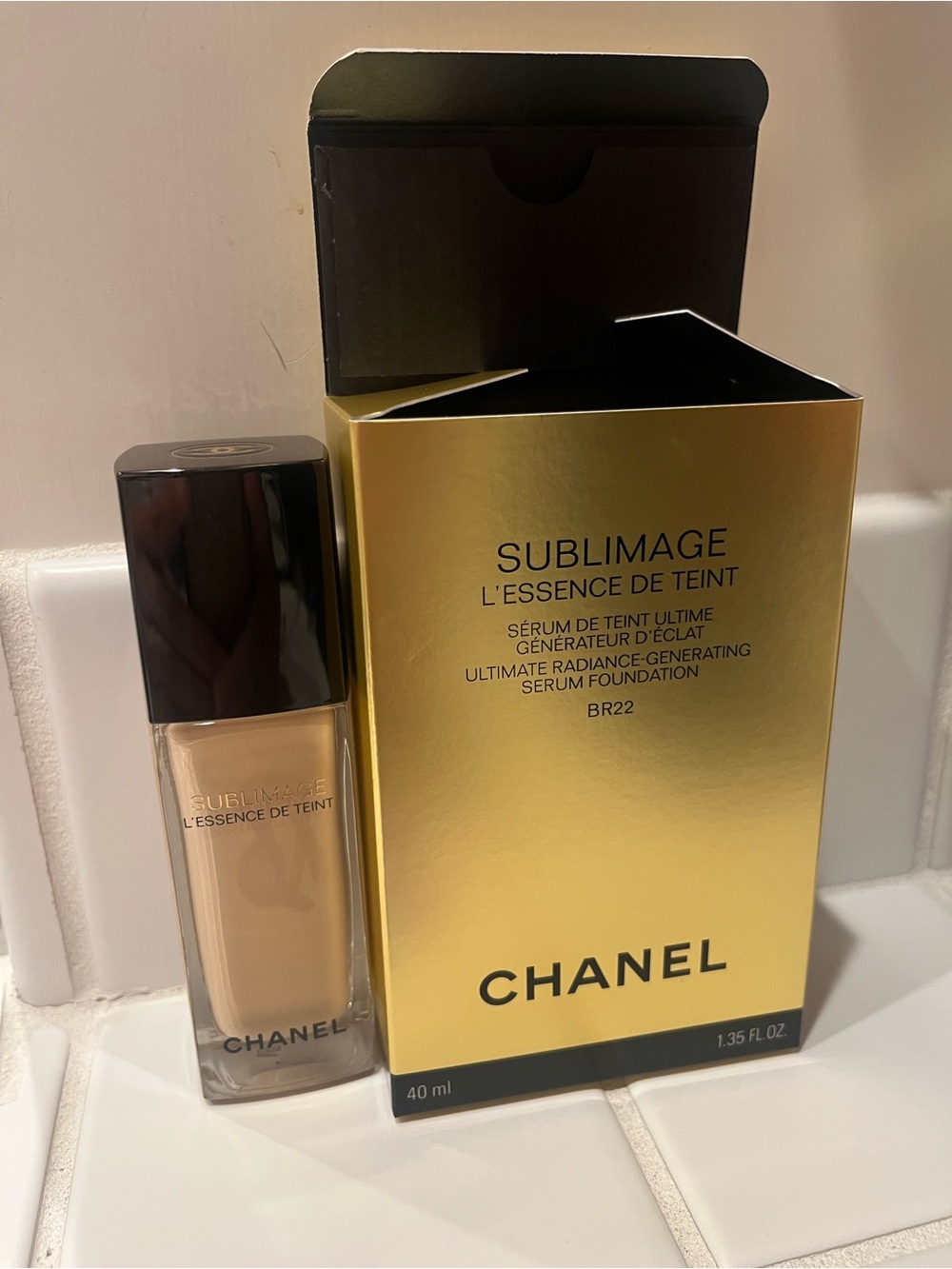 CHANEL Sublimage L'Essence de Teint Foundation - Beige (BR22)